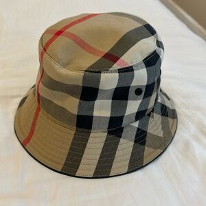 Burberry check bucket hat